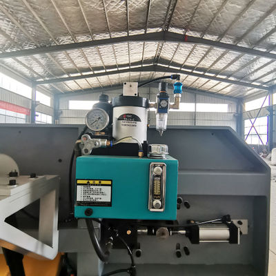 11KW-22KW メインモーターパワー MJ400 木材切断 ホorizontal Band Saw Machine with Wheels 木材切断用横断帯のシール機