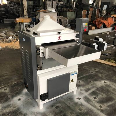 MB206E 設計板用の木材スピラルカットヘッドマシン 表面自動平面機