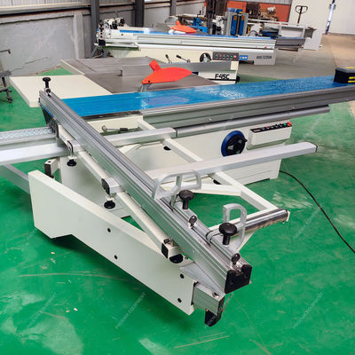 精密な木製パネル 円形シール 滑り台 サイズ 3200*425mm