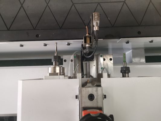 2.2kw*2 スピンドルパワー 木材パネル CNCサイドドリリングマシン 750 400wのサーボドライブモーター