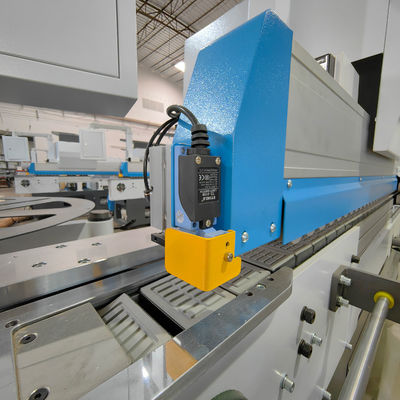 8 機能 0.4-3mm エッジ厚さと 0.6Mpa 圧力のための自動エッジバンドリングマシン