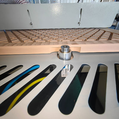 PK2040 ATC 12 ツールの自動切換とデールヘッドを持つ CNC 木刻機