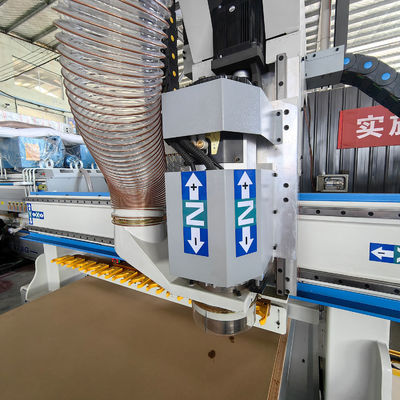 PK1325 12 ツール マガジン CNC ルーターを持つ完全自動直列加工センター