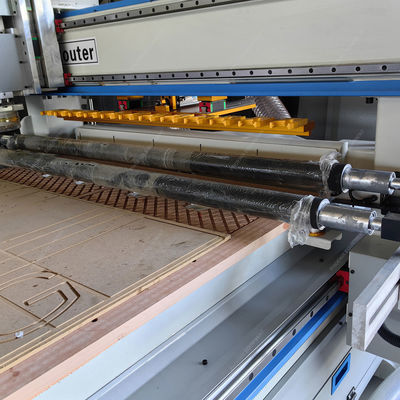 6kw スピンドルパワー マルチヘッド CNC 木刻機 家具とアクリルプラスチック