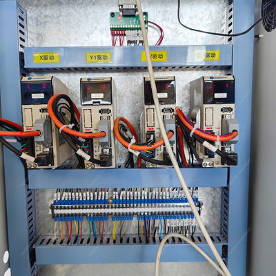 シングルスピンドル 木工 彫刻 彫刻 1300mm 移動する CNC ルーター 機械