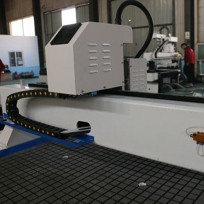 PM1325 CNC 木工広告彫刻機 0.02mm 位置位置精度