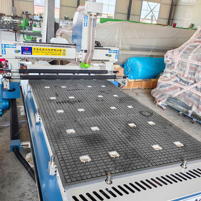 1700KG重量 木彫り CNC ルーター 横軸の掘削と掘削機能