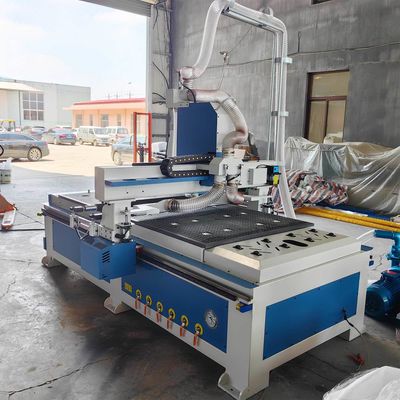 製造工場 3 軸のCNC 木材ルーターを持つ多刃木材の切断機
