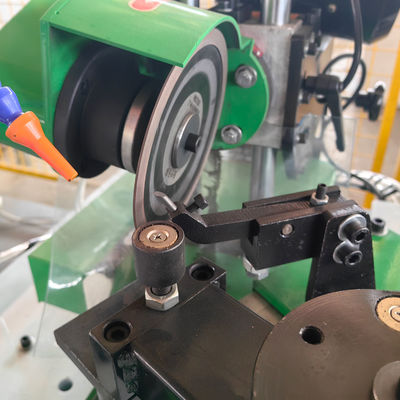 精度 6000 r/min CNC 5-45mm 歯のピッチを持つ円形サーブ刃の磨き機