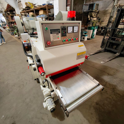 重量固木加工のための二面平面機 7~16m/minの給水速度で