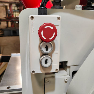 5.5kw 厚木加工用重用用材材の底部スピンドル 双面平面型厚み付け機