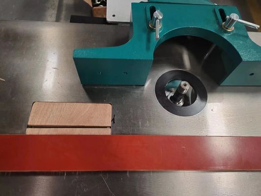 150KG の スライド スピンドル フレッシング マシン 木工 の 専門 家 の 最善 の 道具