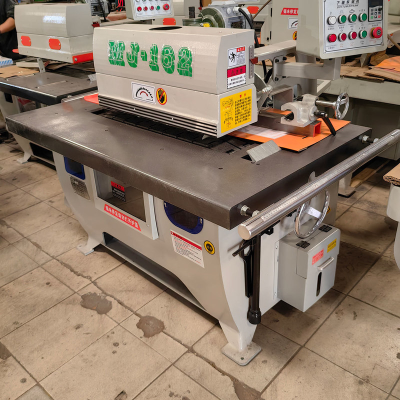 850 KG 高精度 木材 切断 垂直 厚さ 家具 の シングル リップ ソー 機械